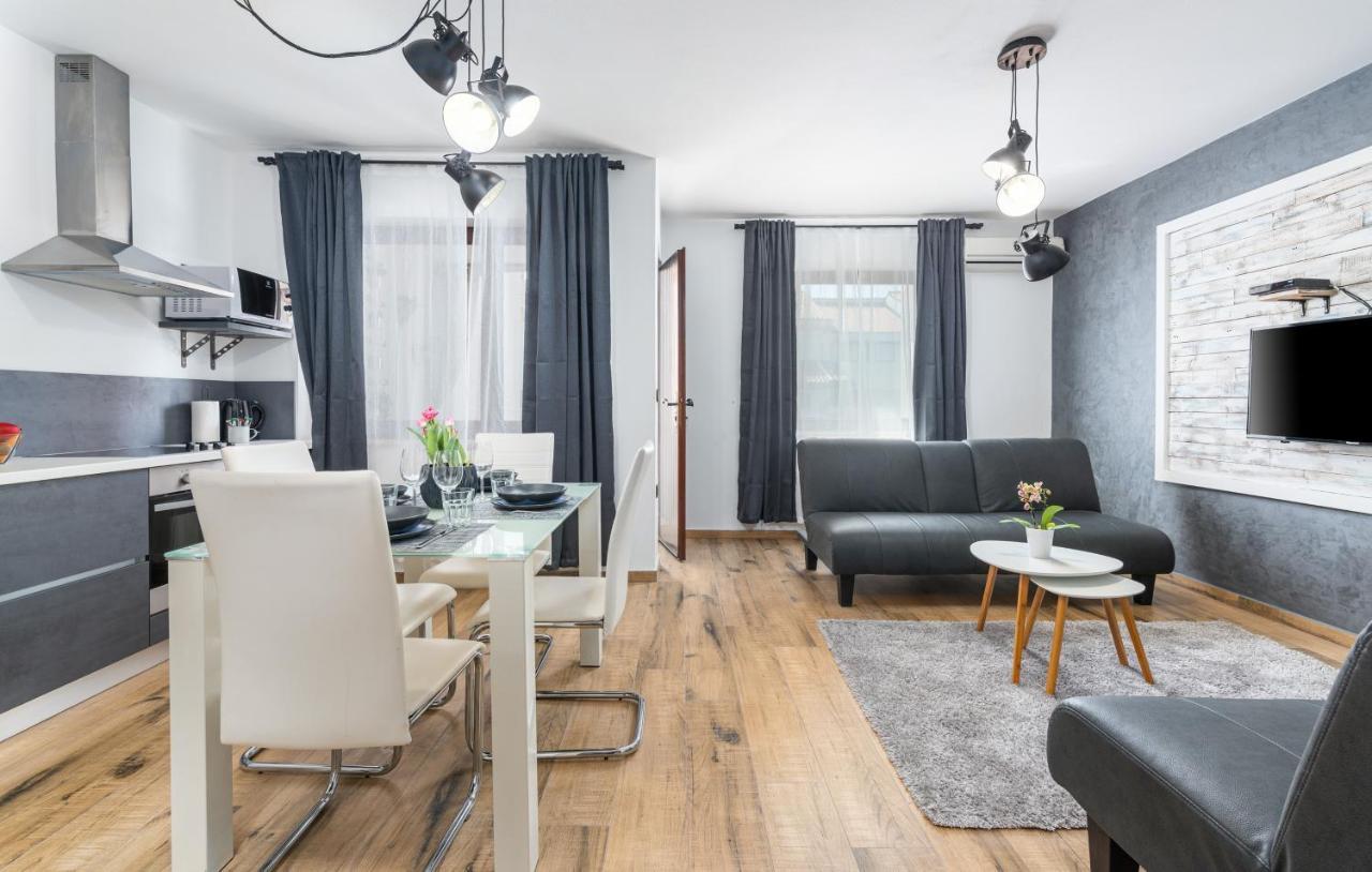 Apartments Ariana Umag Eksteriør bilde
